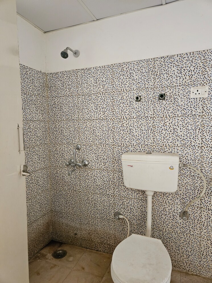 Bathroom, breez-global-heights 2 Bedroom 800 Sq.Ft. Apartment In Sohna Sector 33 Gurgaon 9465218