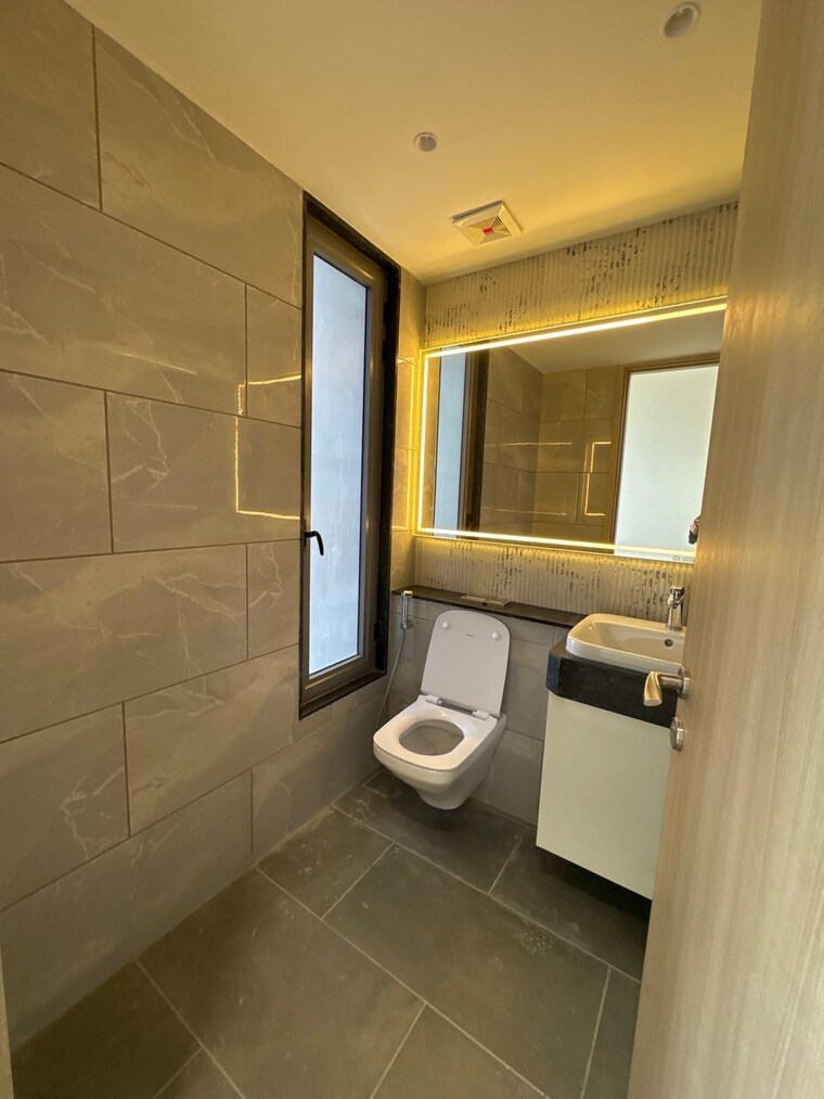 Bathroom, rustomjee-crown 4 Bedroom 2190 Sq.Ft. Apartment In Prabhadevi Mumbai 9465248