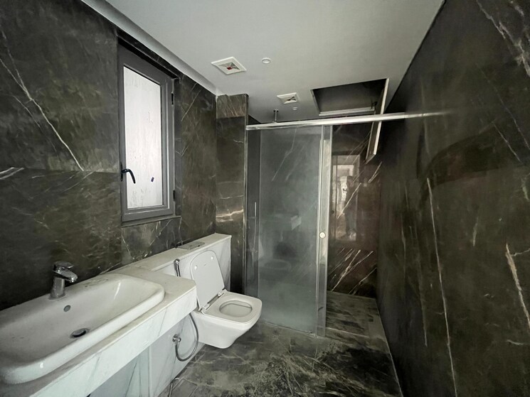 Attached Bathroom, rustomjee-crown 4 Bedroom 2190 Sq.Ft. Apartment In Prabhadevi Mumbai 9465248