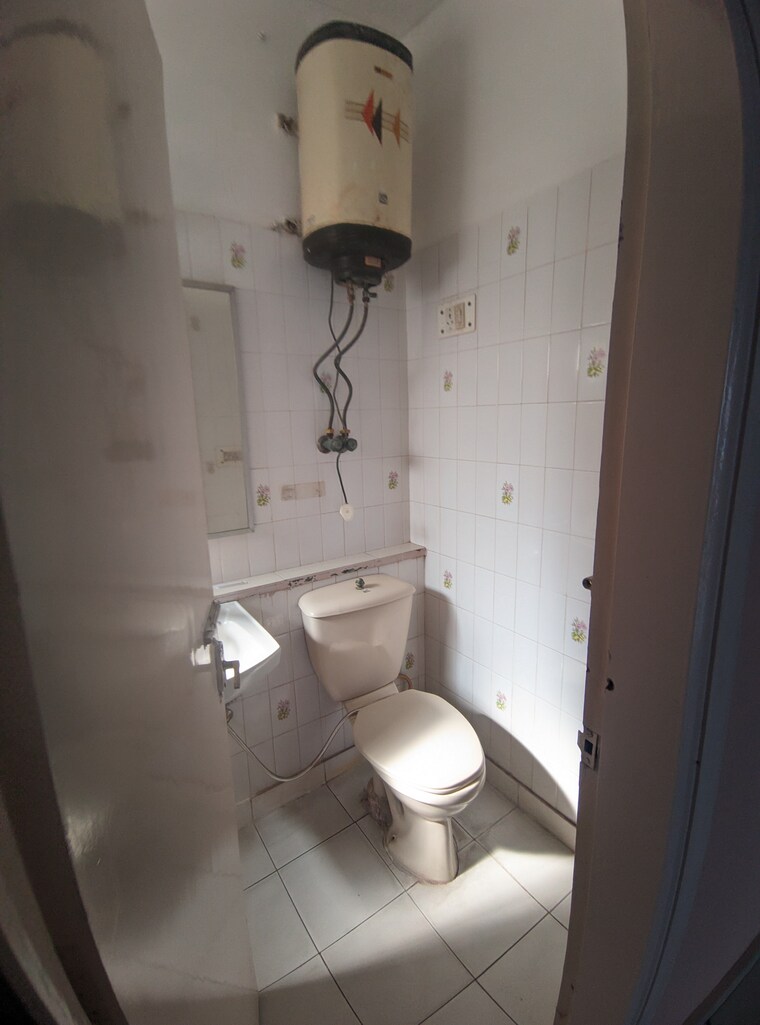 Bathroom, eros-southend-apartments 2 Bedroom 827 Sq.Ft. Apartment In Charmwood Village Faridabad 9465261