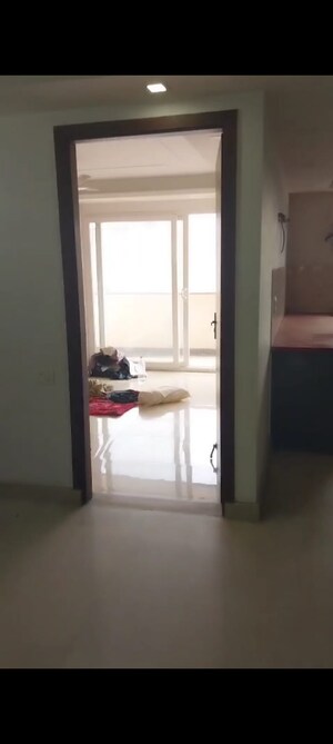 Room in 5 BHK Builder Floor at Palam Vihar – for Rent