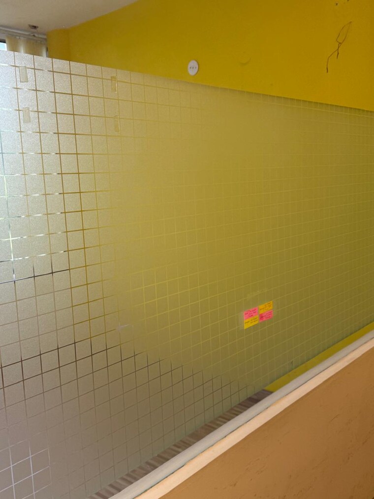 Room, eros-charmwood-plaza Commercial Office Space 750 Sq.Ft. In Sector 39 Faridabad 9465273