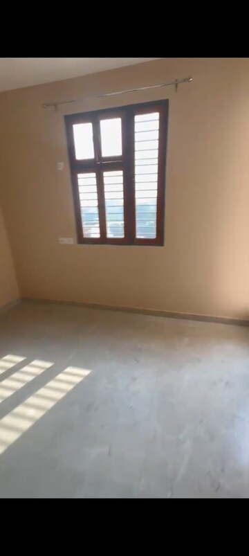 Room in 2 BHK Builder Floor at Sector 23a – for Rent