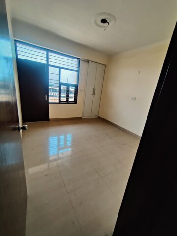 Room in 2 BHK Builder Floor at Sector 37 – for Rent