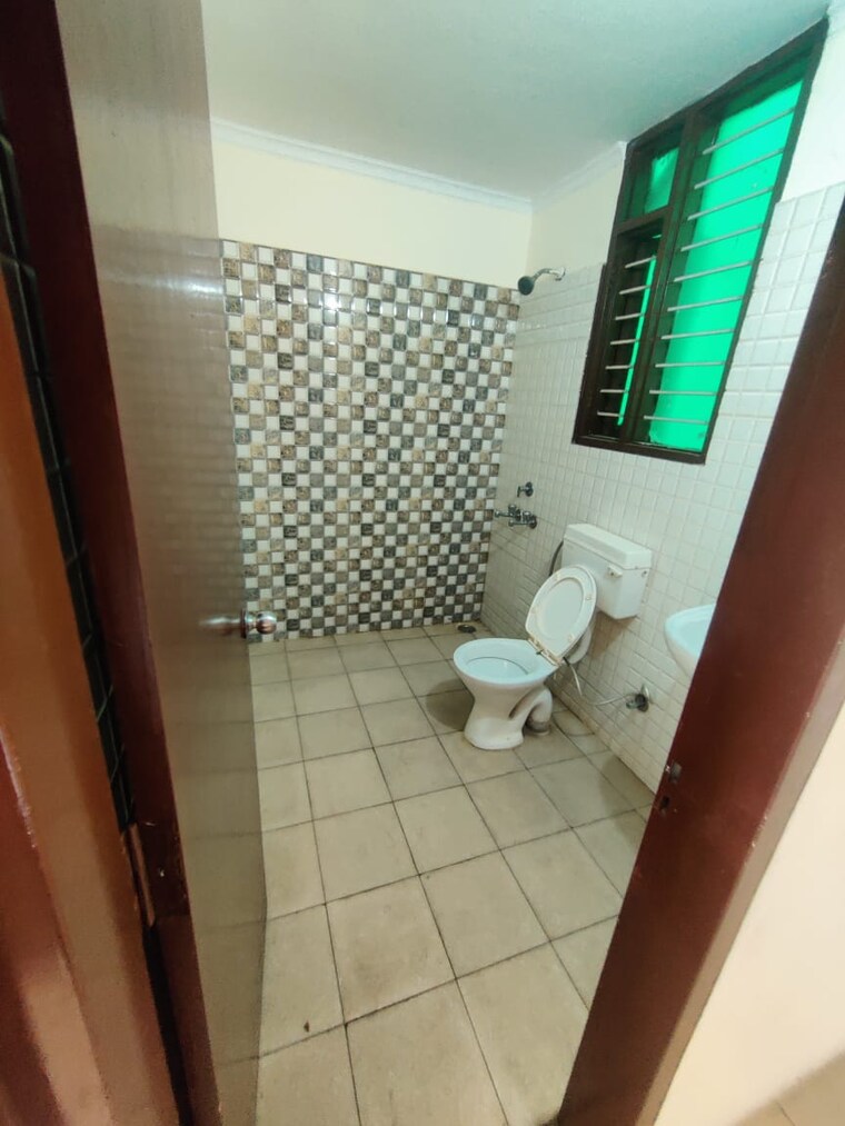 Bathroom, sector 37 2 Bedroom 200 Sq.Yd. Builder Floor In Sector 37 Bahadurgarh 9465409