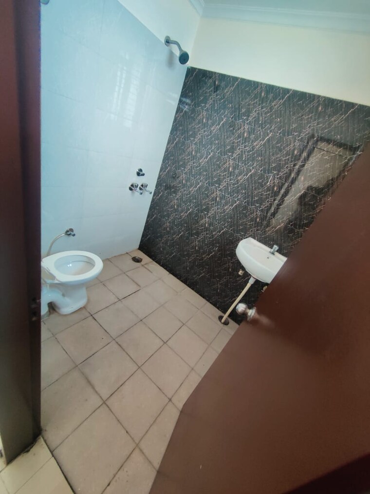 Bathroom, sector 37 2 Bedroom 200 Sq.Yd. Builder Floor In Sector 37 Bahadurgarh 9465409