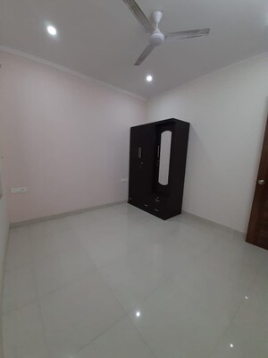 Room in 2 BHK Builder Floor at RWA Residential Society Sector 46, Sector 46 – for Rent