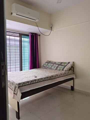 Bedroom in 2 BHK Apartment at Vile Parle West – for Rent