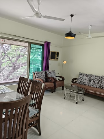 Living Room in 2 BHK Apartment at Vile Parle West – for Rent