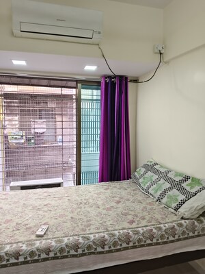 Room in 2 BHK Apartment at Vile Parle West – for Rent