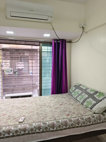 Room in 2 BHK Apartment at Vile Parle West – for Rent