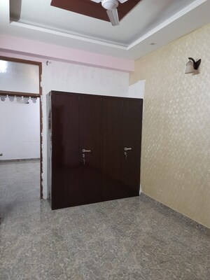 Room in 3 BHK Builder Floor at Gyan Khand – for Rent