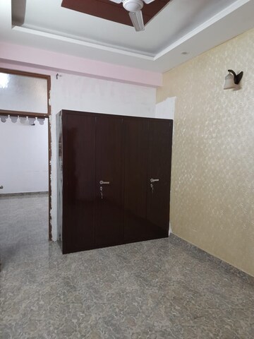 Room in 3 BHK Builder Floor at Gyan Khand – for Rent
