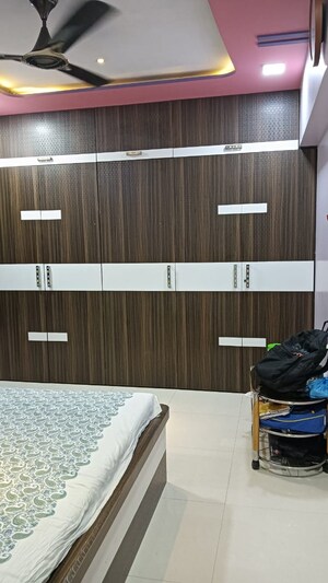 Furnished Amenities in 2 BHK Apartment at Vikas Park CHS, Malad West – for Rent