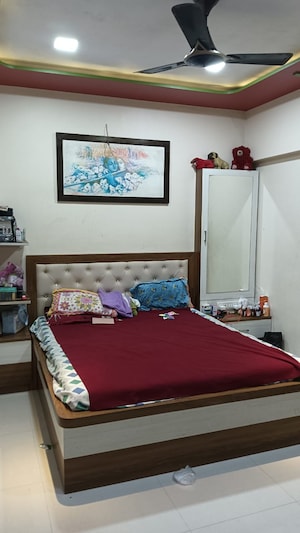 Bedroom in 2 BHK Apartment at Vikas Park CHS, Malad West – for Rent