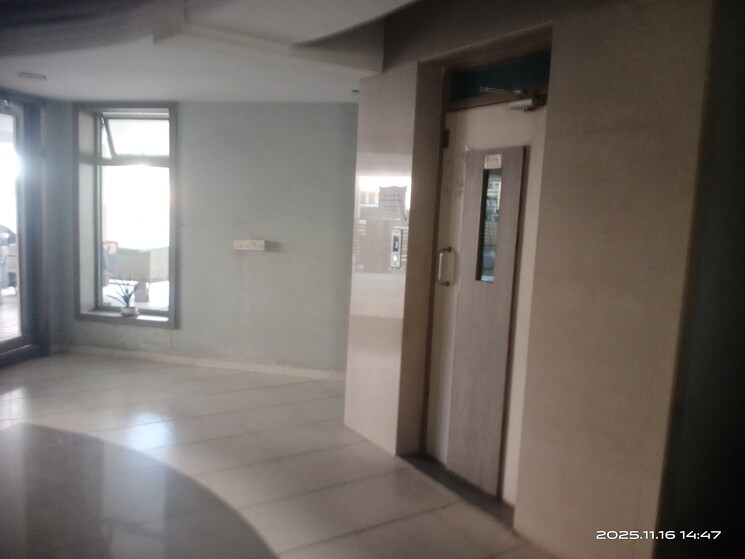Room, chikuwadi 3 Bedroom 1600 Sq.Ft. Apartment In Chikuwadi Vadodara 9465498