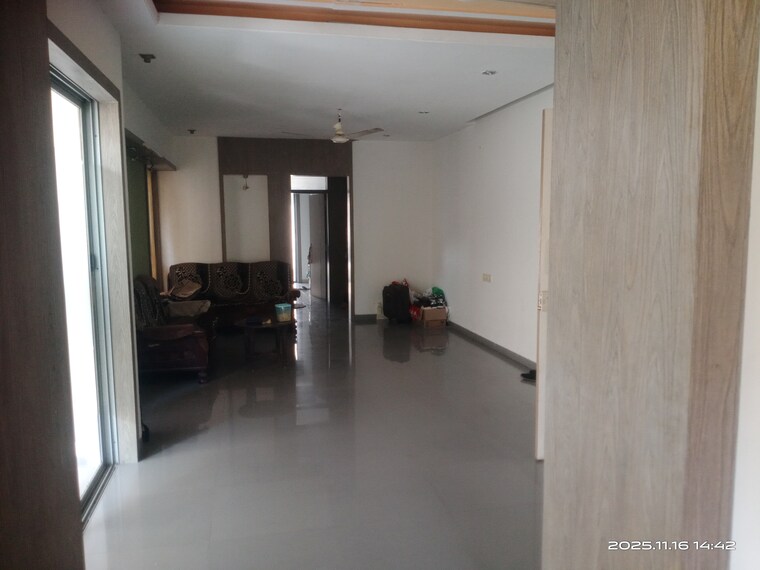 Room, chikuwadi 3 Bedroom 1600 Sq.Ft. Apartment In Chikuwadi Vadodara 9465498