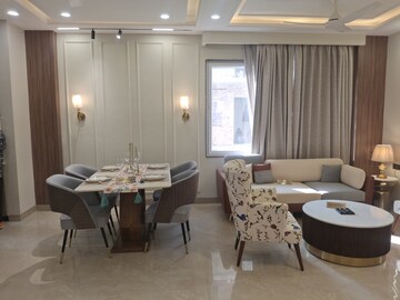 Team Area in 3.5 BHK Builder Floor at BPTP Green Oaks, Sector 70a – for Sale