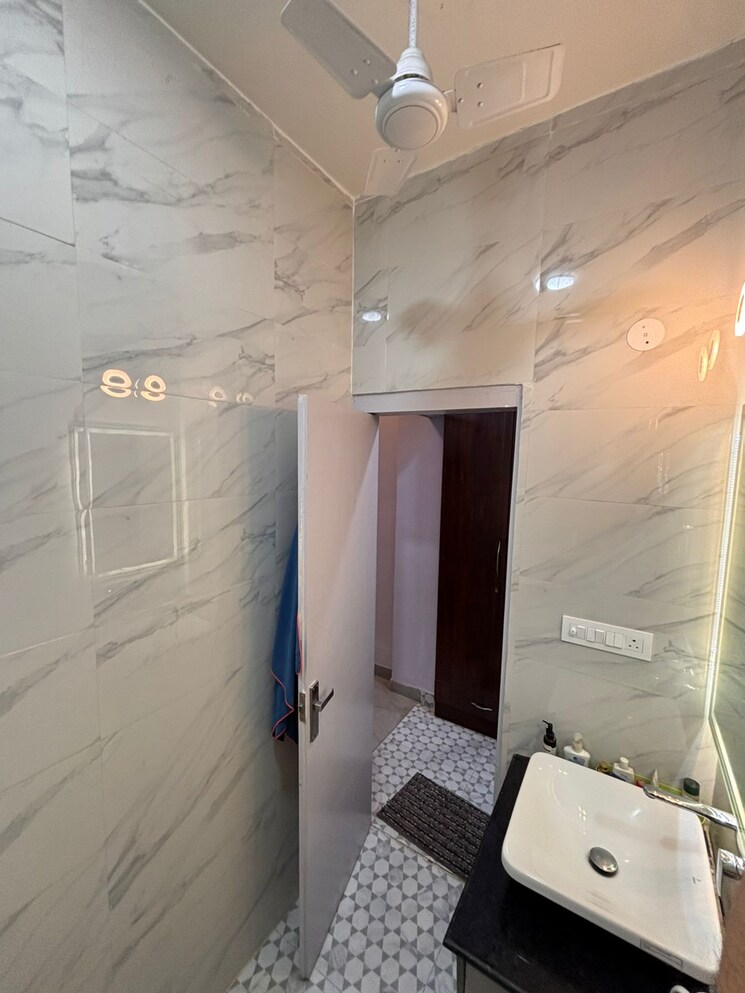 Bathroom, sushant-lok-2 3 Bedroom 300 Sq.Ft. Builder Floor In Sector 57 Gurgaon 9465501