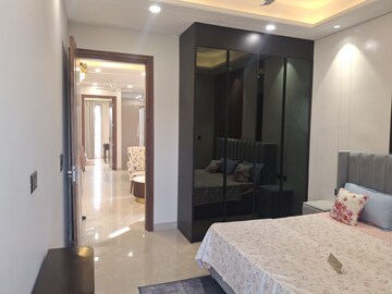 Living Room in 3.5 BHK Builder Floor at BPTP Green Oaks, Sector 70a – for Sale