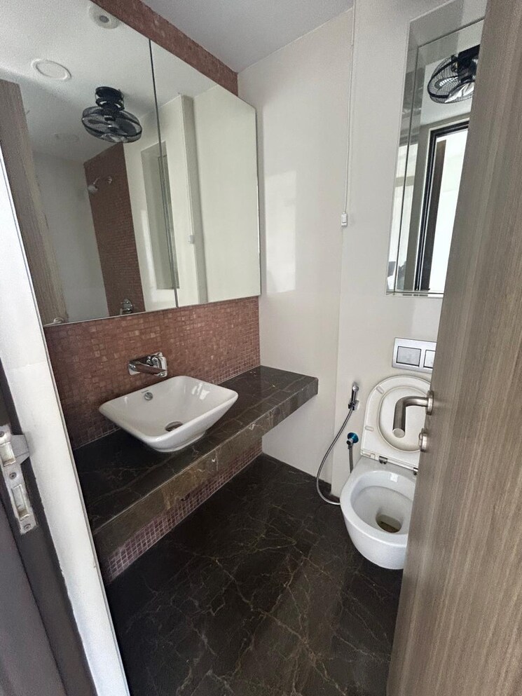 Bathroom, lodha-the-park 4 Bedroom 1671 Sq.Ft. Apartment In Worli Mumbai 9465505
