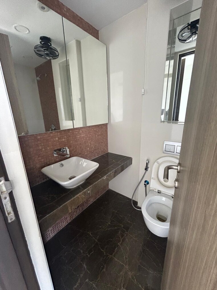 Bathroom, lodha-the-park 4 Bedroom 1671 Sq.Ft. Apartment In Worli Mumbai 9465505