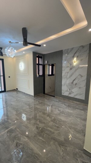 Room in 3 BHK Builder Floor at Sushant Lok 2, Sector 57 – for Sale