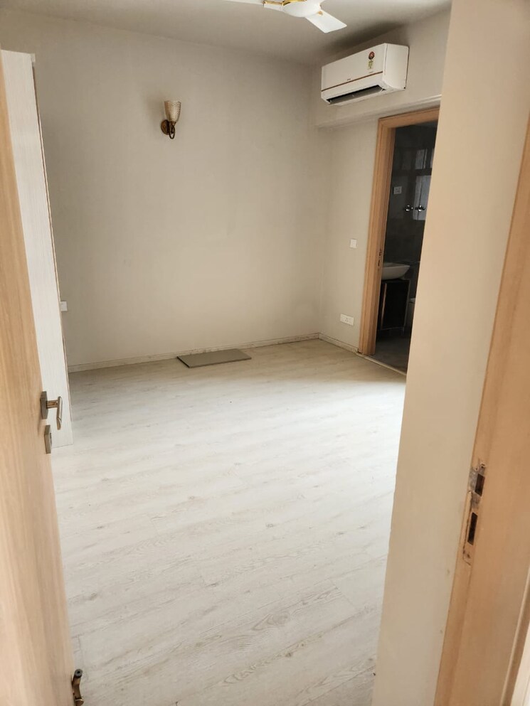 Room, signature-global-prime 2 Bedroom 834 Sq.Ft. Apartment In Sector 63a Gurgaon 9465531