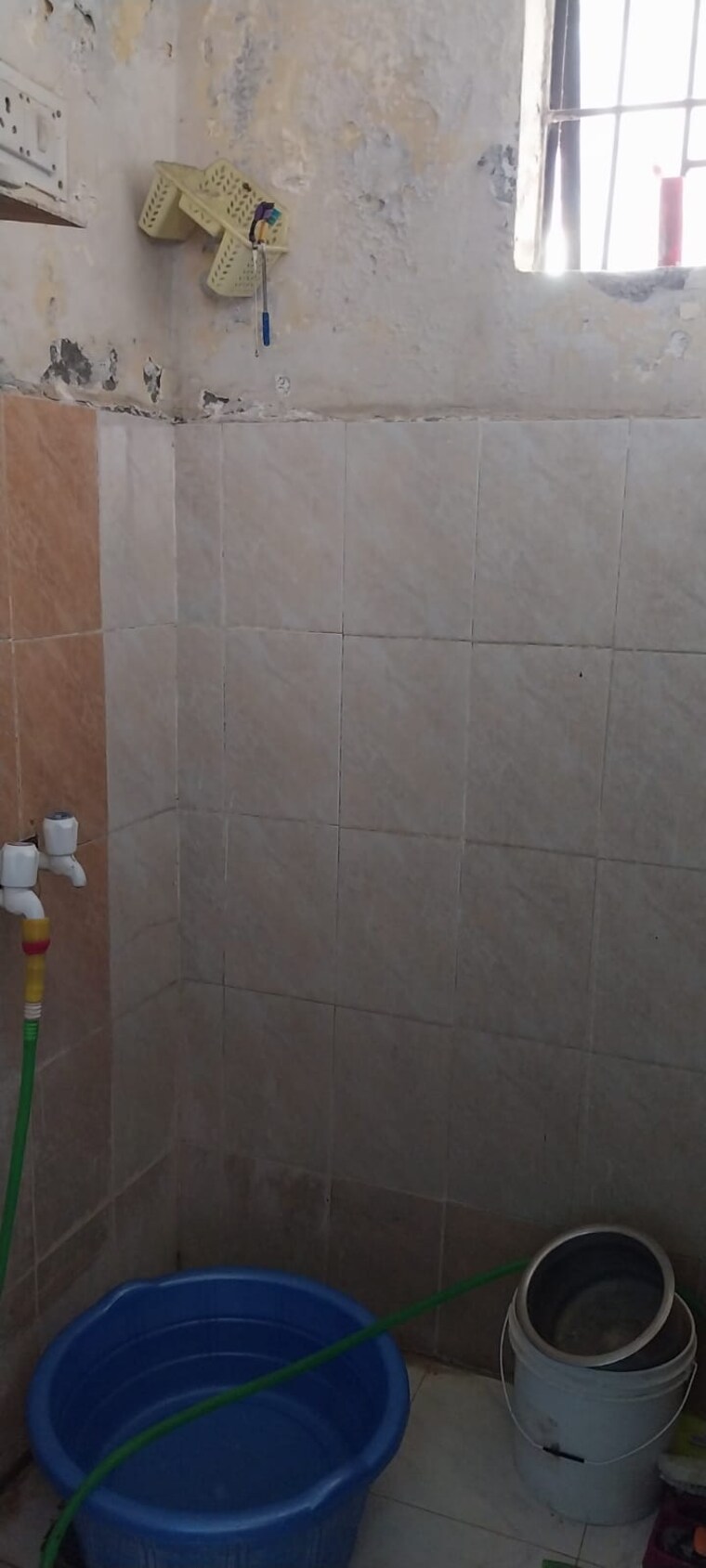 Bathroom, sector 10 greater noida 1.5 Bedroom 30 Sq.Mt. Apartment In Sector 10 Greater Noida Greater Noida 9465537