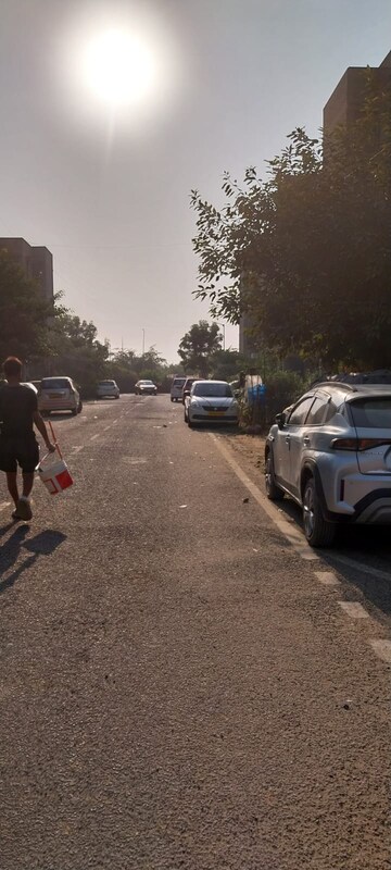 Parking in 1.5 BHK Apartment at Sector 10 Greater Noida – for Sale