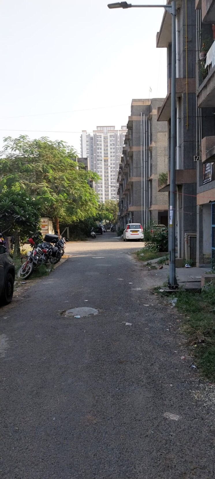  Parking, sector 10 greater noida 1.5 Bedroom 30 Sq.Mt. Apartment In Sector 10 Greater Noida Greater Noida 9465537