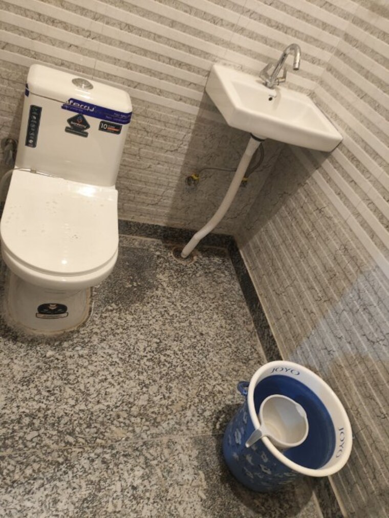 Bathroom, xu iii greater noida 3 Bedroom 120 Sq.Mt. Independent House In Xu Iii Greater Noida Greater Noida 9465554