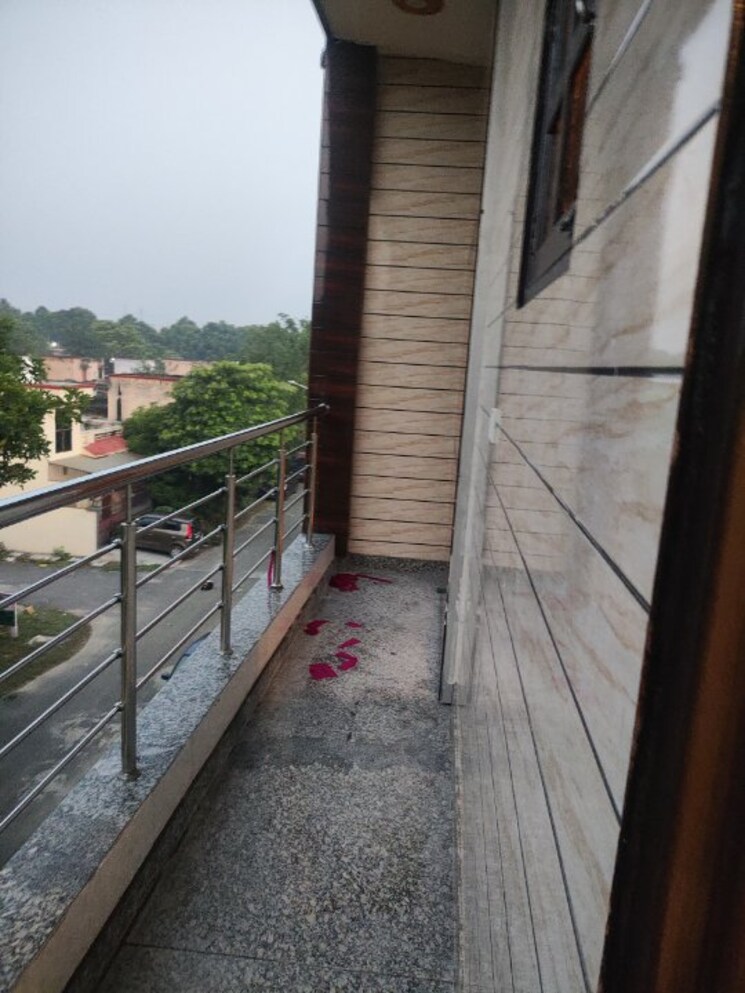 Balcony, xu iii greater noida 3 Bedroom 120 Sq.Mt. Independent House In Xu Iii Greater Noida Greater Noida 9465554