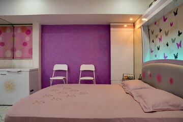 Bedroom in 4 BHK Apartment at Lower Parel – for Sale