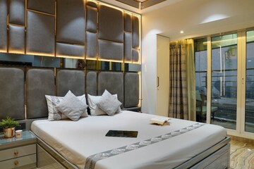 Bedroom in 4 BHK Apartment at Lower Parel – for Sale