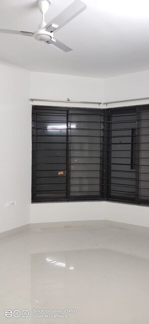 Room in 3 BHK Apartment at Kumar Prospera Hadapsar, Hadapsar – for Rent