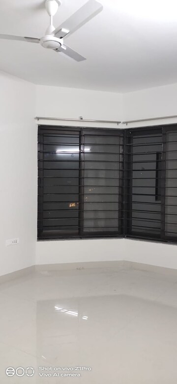 Room in 3 BHK Apartment at Kumar Prospera Hadapsar, Hadapsar – for Rent