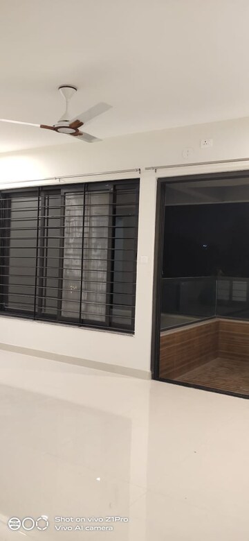 Room in 3 BHK Apartment at Kumar Prospera Hadapsar, Hadapsar – for Rent