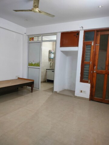 Room in 2 BHK Builder Floor at RWA Residential Society Sector 46, Sector 46 – for Rent