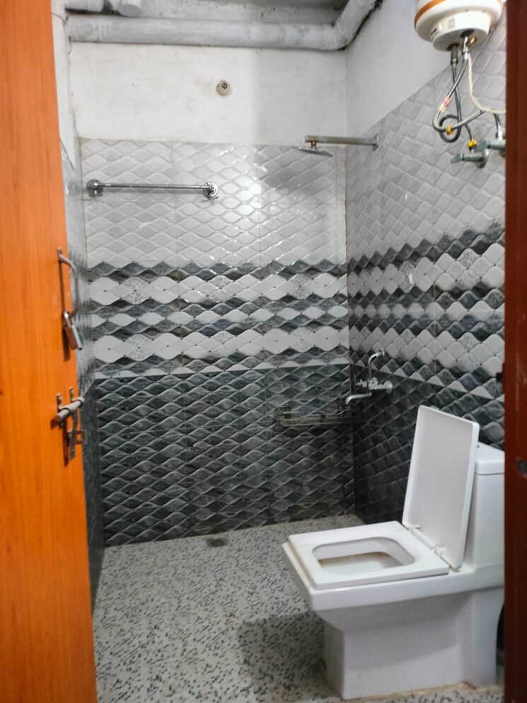 Bathroom, rwa-residential-society-sector-46 2 Bedroom 190 Sq.Ft. Builder Floor In Sector 46 Gurgaon 9465691
