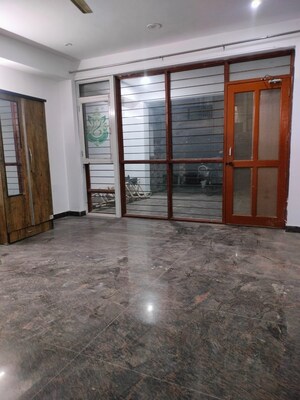 Room in 2 BHK Builder Floor at RWA Residential Society Sector 46, Sector 46 – for Rent
