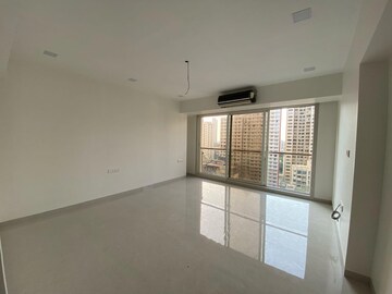 Room in 4 BHK Apartment at Prabhadevi CHS, Prabhadevi – for Sale