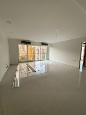 Room in 4 BHK Apartment at Prabhadevi CHS, Prabhadevi – for Sale