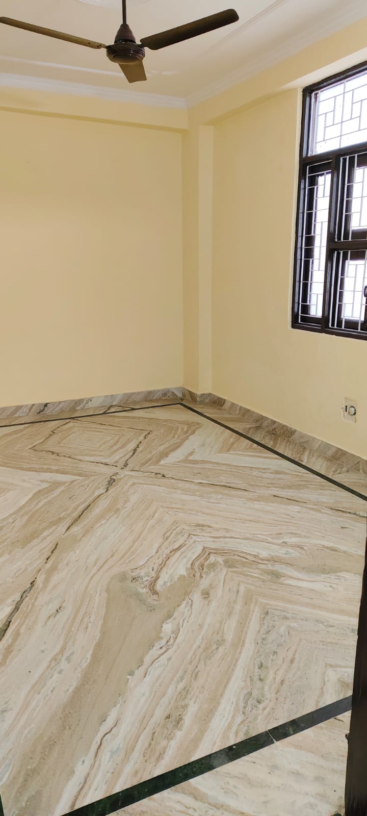 1.5 BHK + Pooja Room Builder Floor For Rent in Paryavaran Complex 