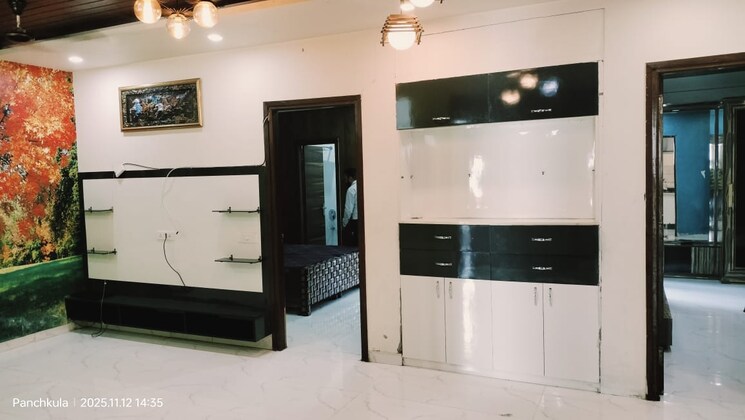 Room, pir machalla 3.5 Bedroom 1350 Sq.Ft. Apartment In Pir Machalla Zirakpur 9465587