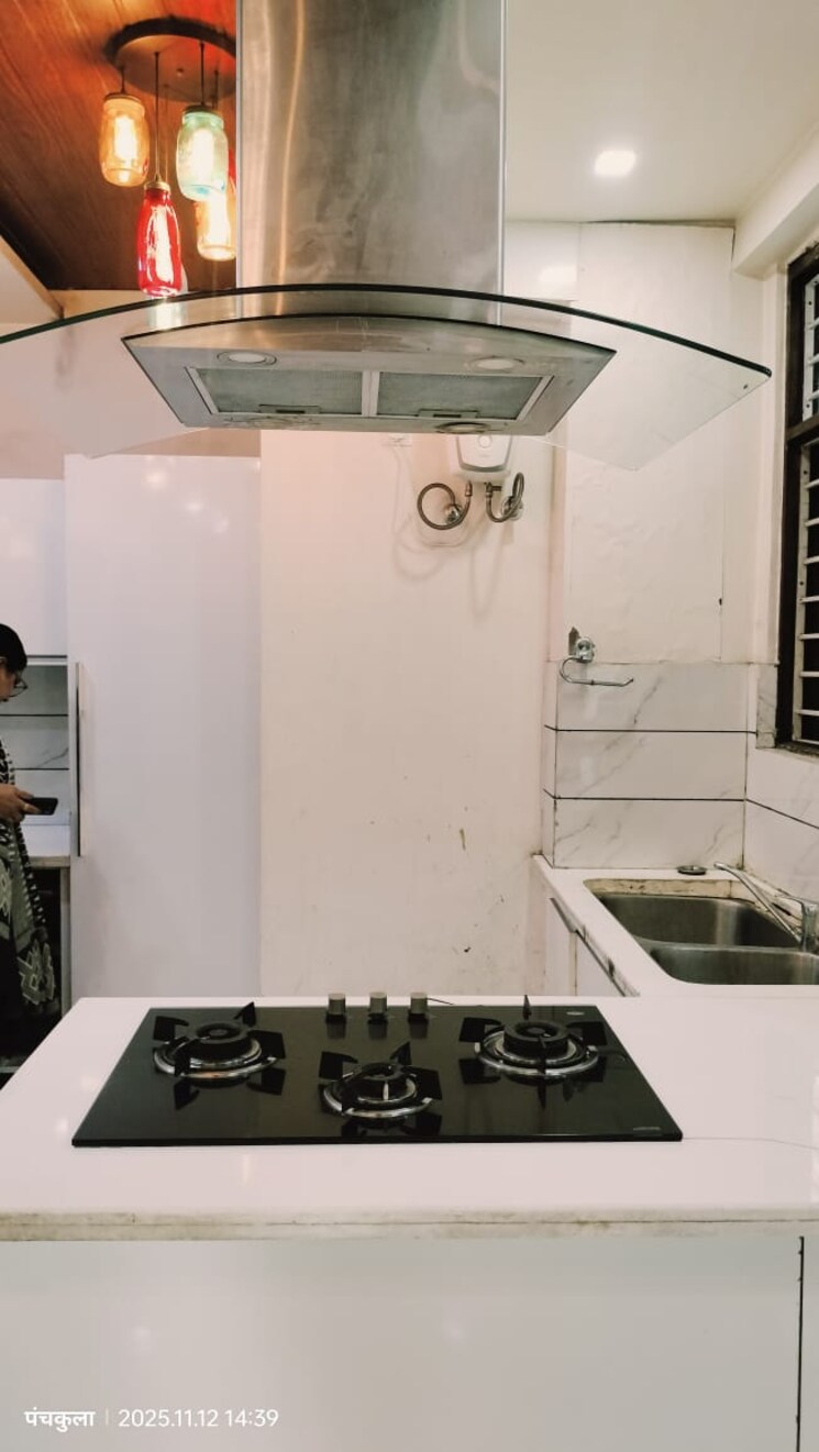 Kitchen, pir machalla 3.5 Bedroom 1350 Sq.Ft. Apartment In Pir Machalla Zirakpur 9465587