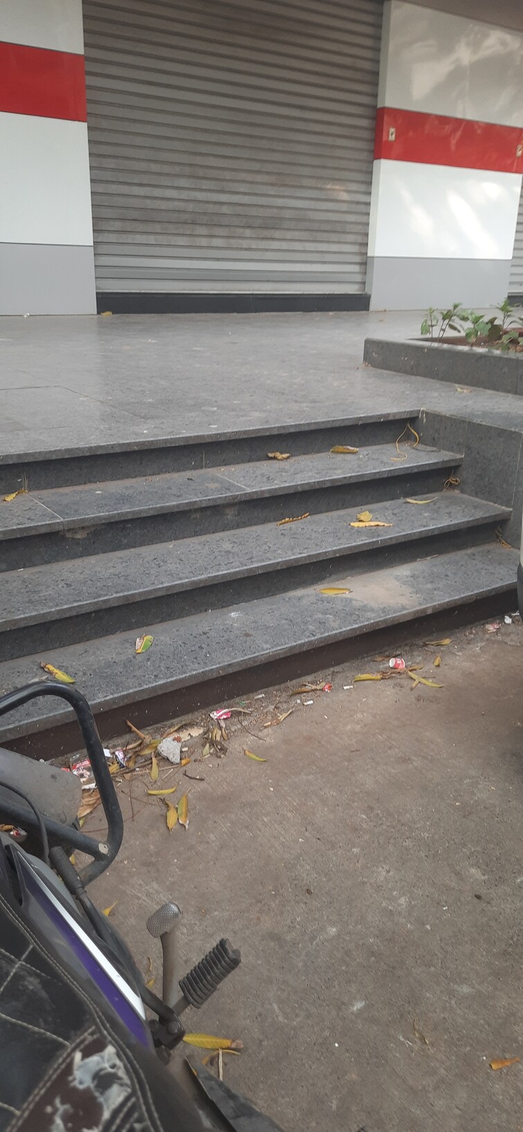 Cover Image, khar west Commercial Shop 700 Sq.Ft. In Khar West Mumbai 9465749