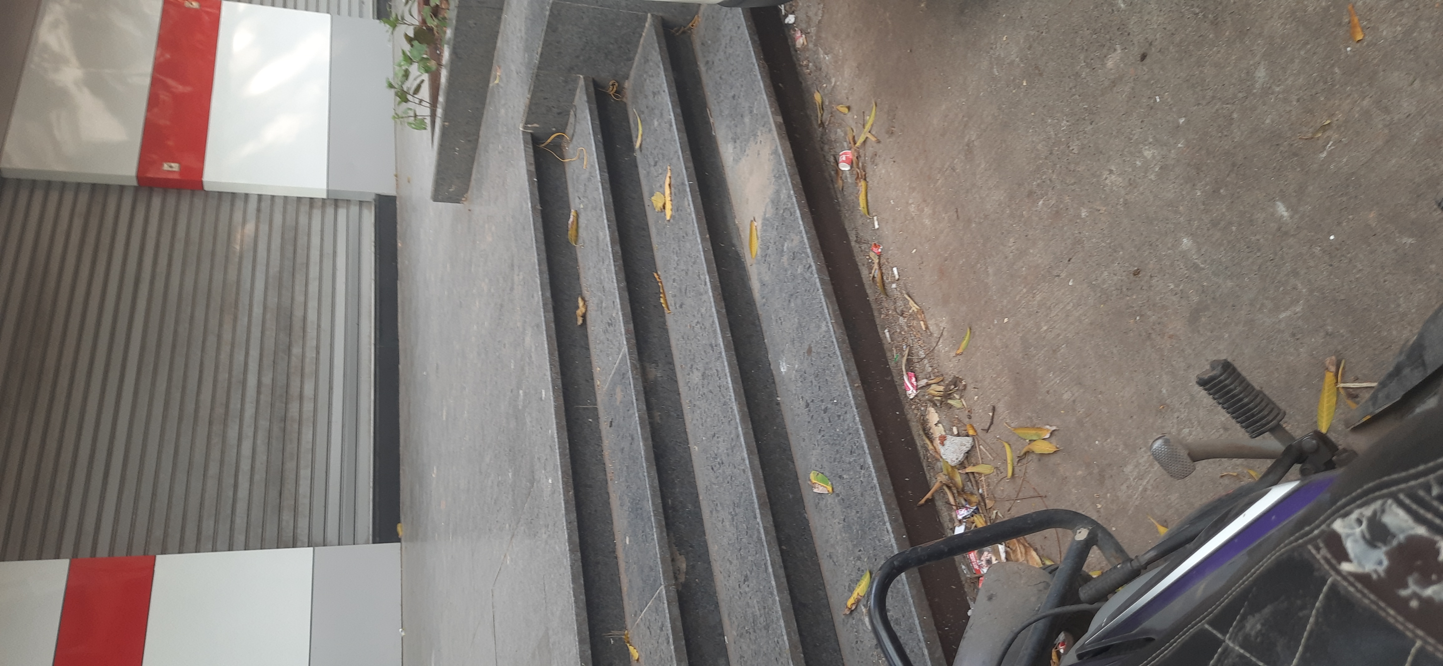 Retail Shop For Rent in Off Linking Road