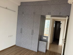 Room in 3 BHK Apartment at AIPL The Peaceful Homes, Sector 70a – for Rent