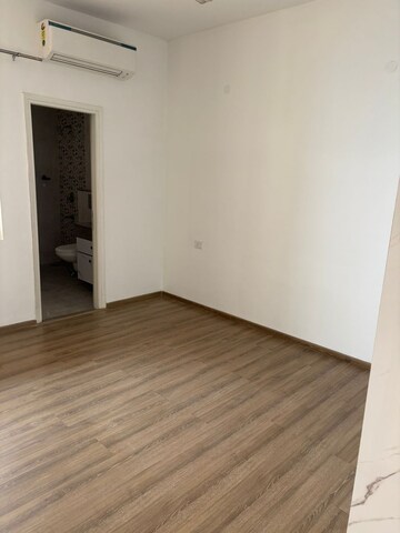 Room in 3 BHK Apartment at AIPL The Peaceful Homes, Sector 70a – for Rent